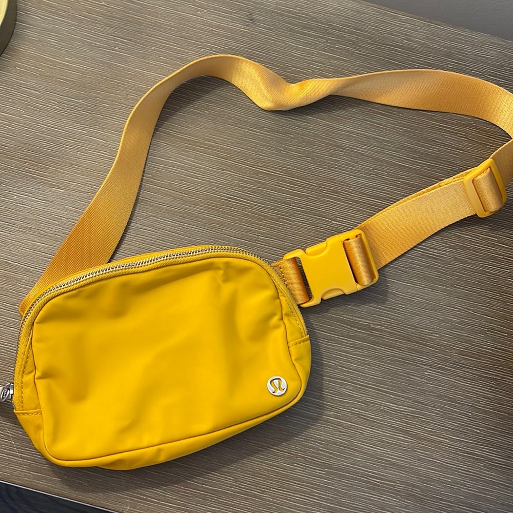 Lululemon Everywhere Belt Bag